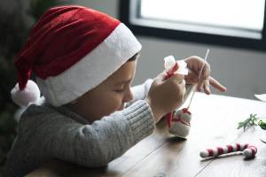 Weihnachtswerkstatt: Weihnachtsgeschenke und Weihnachtsdekorationen mit Kindern basteln