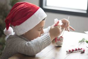 Weihnachtswerkstatt: Weihnachtsgeschenke und Weihnachtsdekorationen mit Kindern basteln