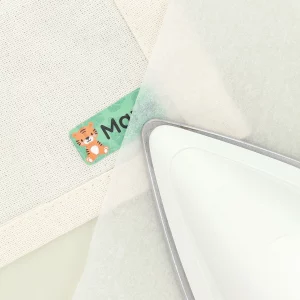 Bügeletiketten für Kleidung mit name auf Shirt