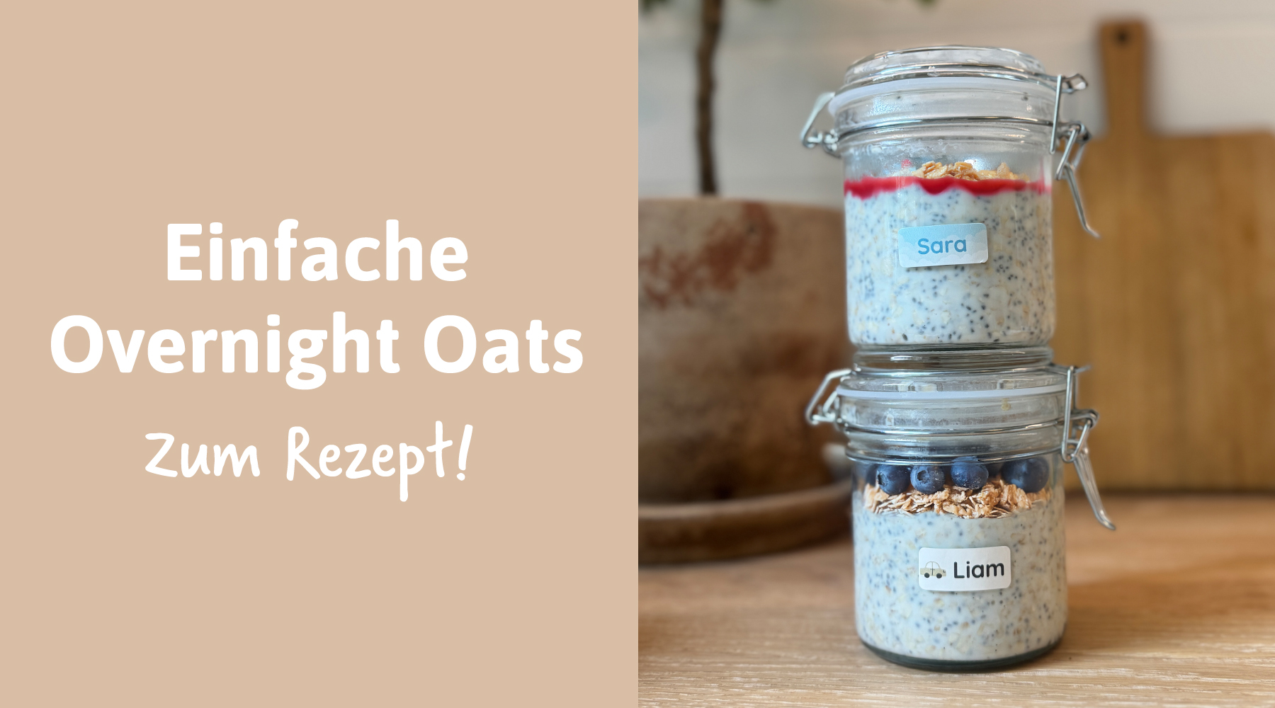 Zwei Gläser mit Overnight Oats, die personalisierte Namensaufkleber „Sara“ und „Liam“ tragen. Perfekt für die Kennzeichnung von Frühstückszutaten.