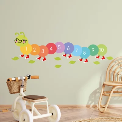Bunte Wanddeko für Kinderzimmer, Nummer Raupe Design, ideale Wandsticker zur Lernförderung und Raumgestaltung. Perfekt für spielerisches Lernen.