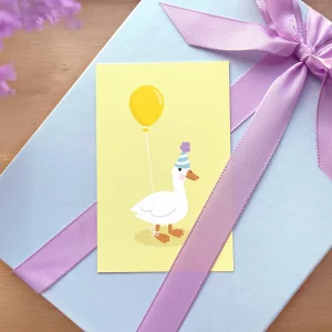 Geburtstagskarte für Kinder mit einer lustigen Illustration einer Ente mit Ballon.
